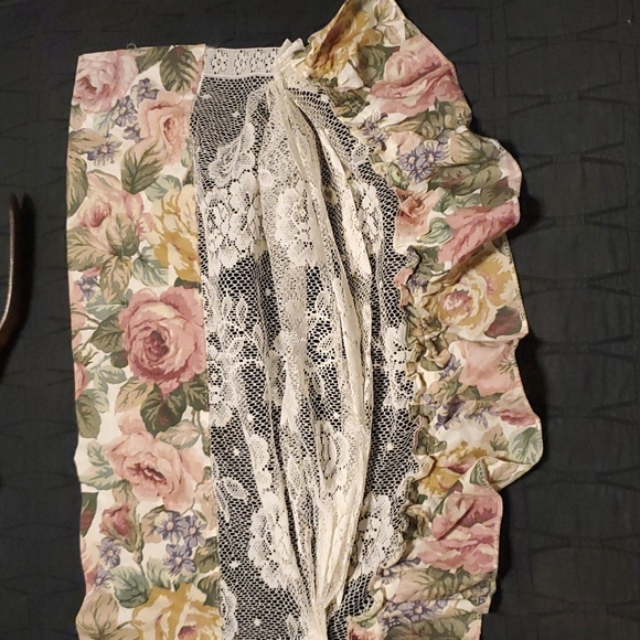 Kitchen window topper - Picture 3 of 9